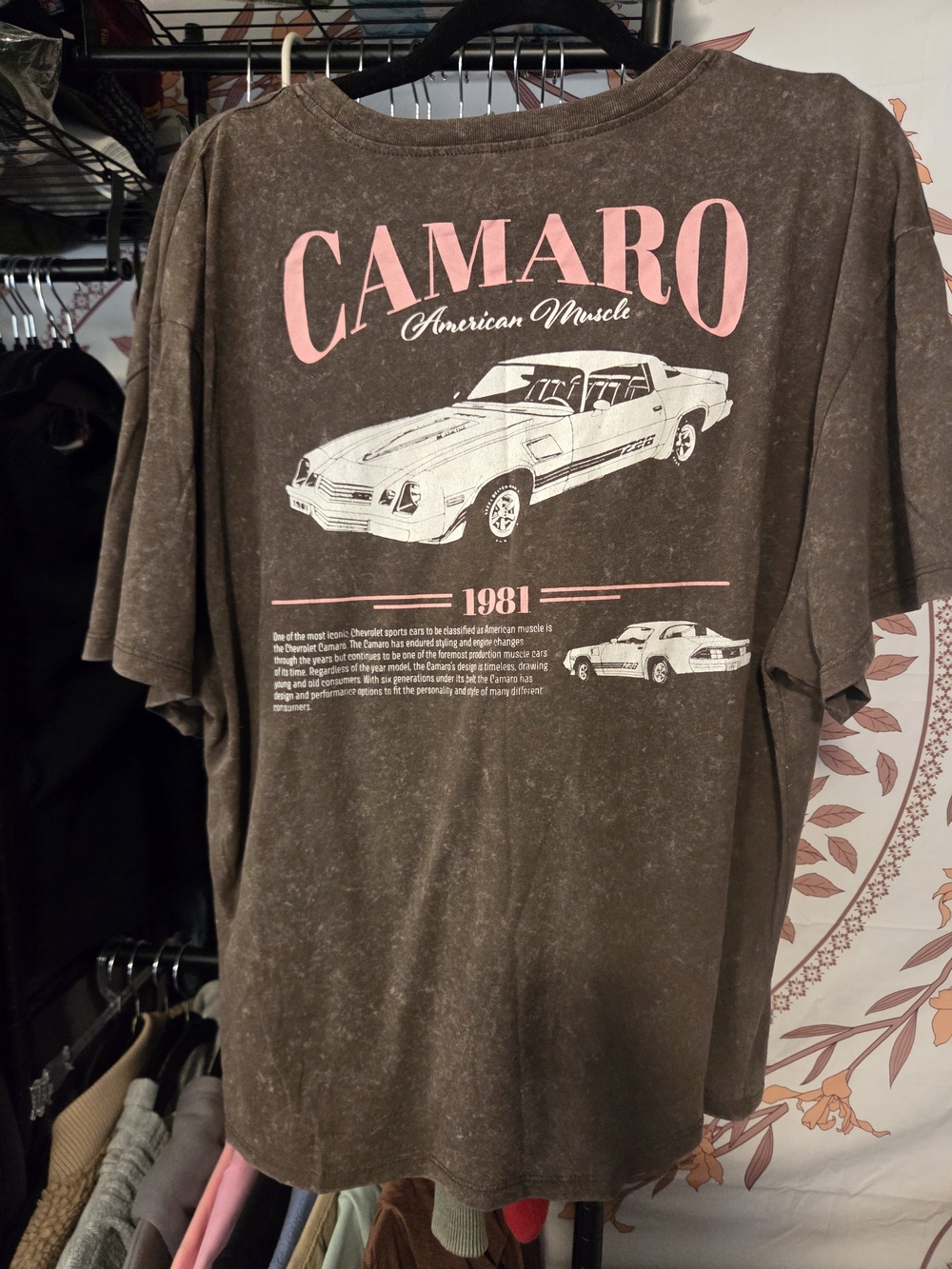 Camaro 1981 Graphic Tee - Brown with Pink Print